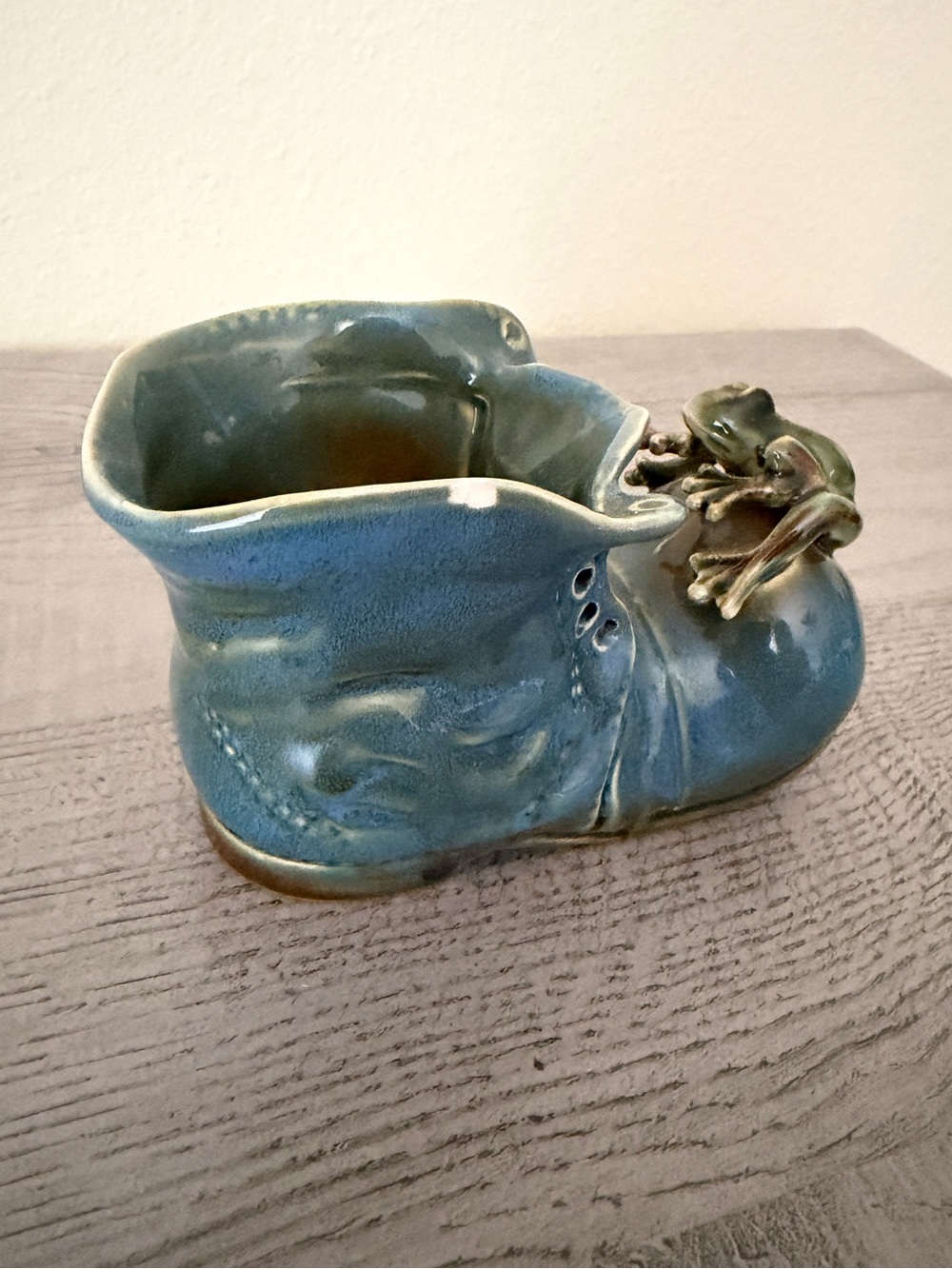 Boot and the Frog Small Vase - Picture 6 of 8